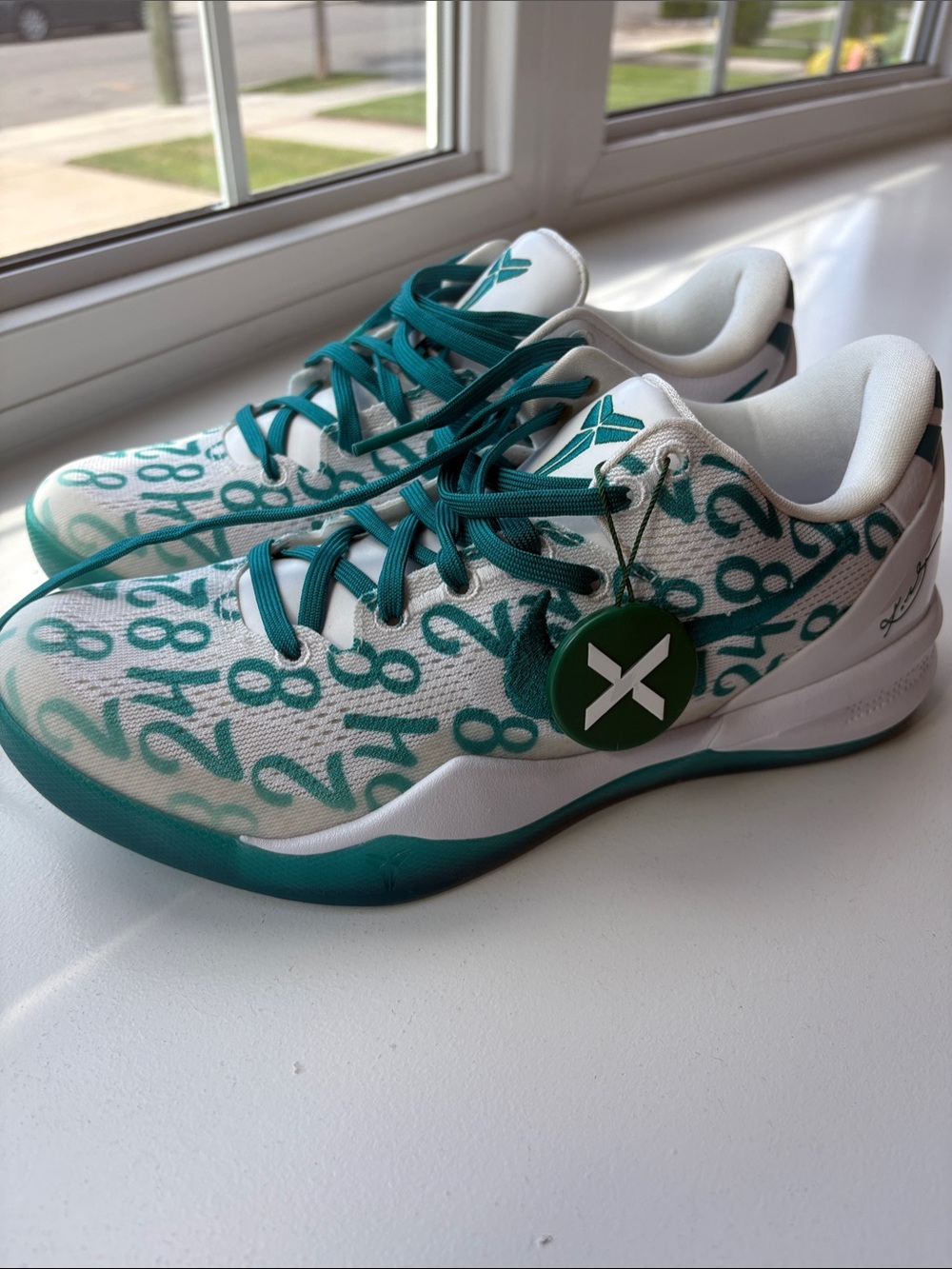 Nike Kids White and Teal Number-Print Sneakers SNEAKERS – WHITE/RADIANT EMERALD